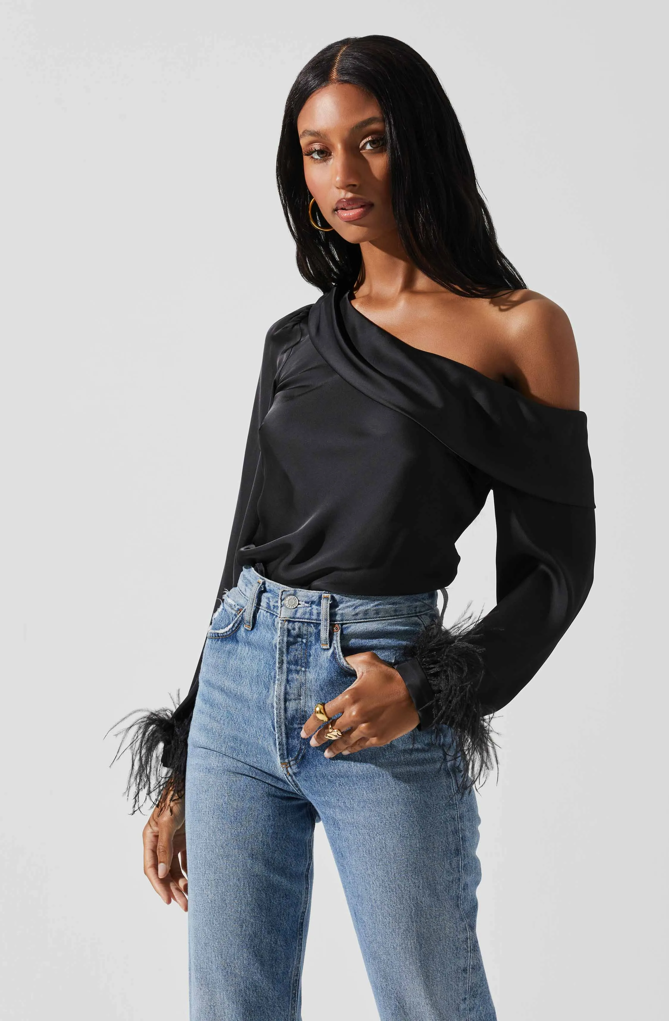 ASTR DAWN OFF SHOULDER FEATHER TRIM TOP Black