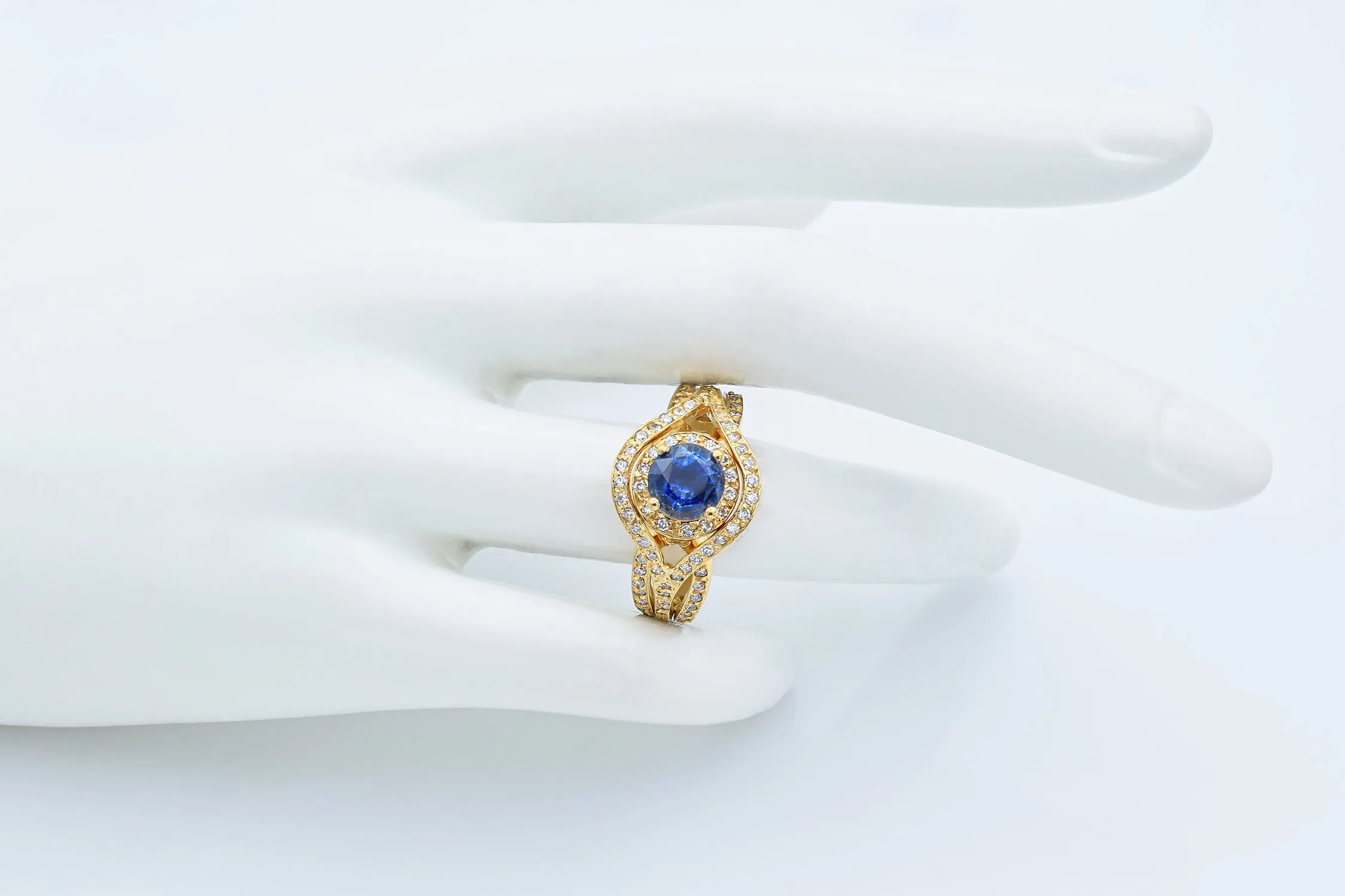 Estate 18K Yellow Gold 1.60 Ct Ceylon Blue Sapphire & 0.80 TCW Diamond Ring